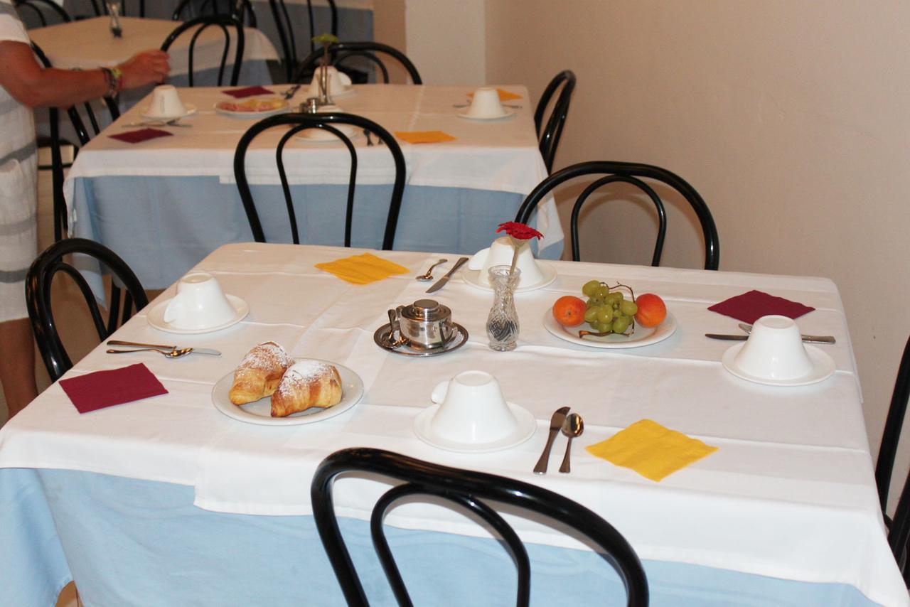 Hotel Elde Riccione Buitenkant foto